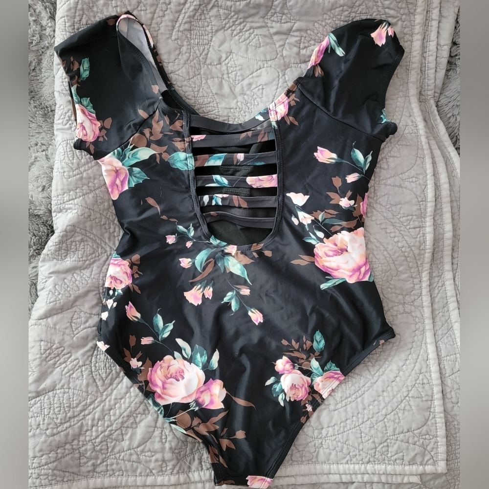 Brand new, Meet.Curve floral womens bathing suit, size xl